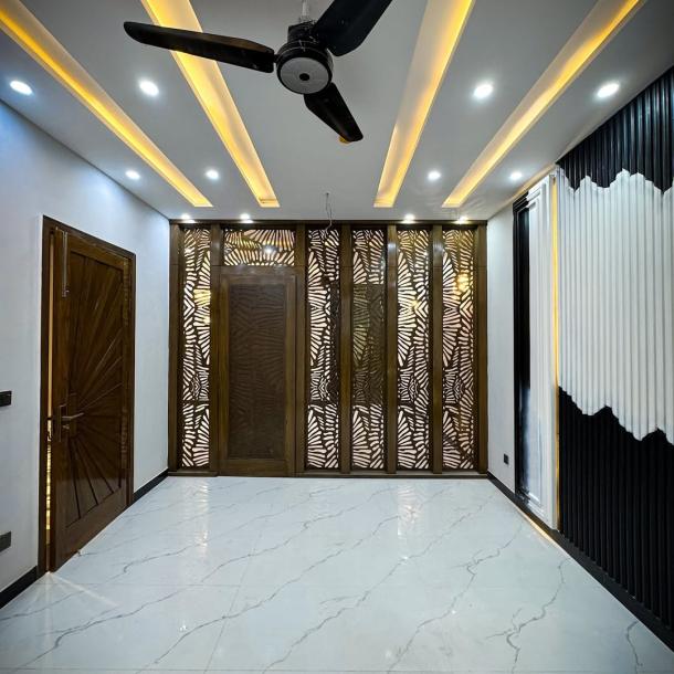 Beautiful 10 Marla House For Sale in DHA Phase 7 Lahore Pakistan-10