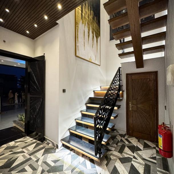 Beautiful 10 Marla House For Sale in DHA Phase 7 Lahore Pakistan-5