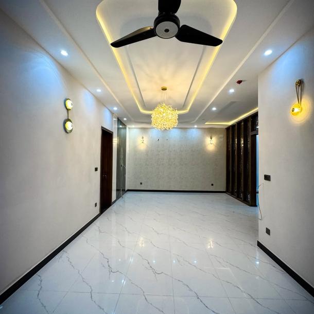 Beautiful 10 Marla House For Sale in DHA Phase 7 Lahore Pakistan-4