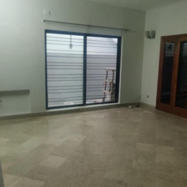 DHA Phase 3 Reasonable Price 10 Marla Full House For Rent-7