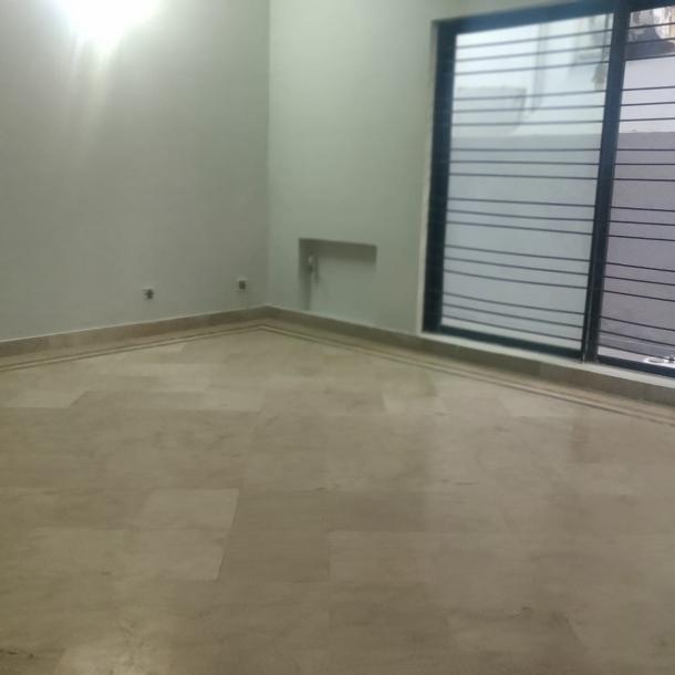 DHA Phase 3 Reasonable Price 10 Marla Full House For Rent-9