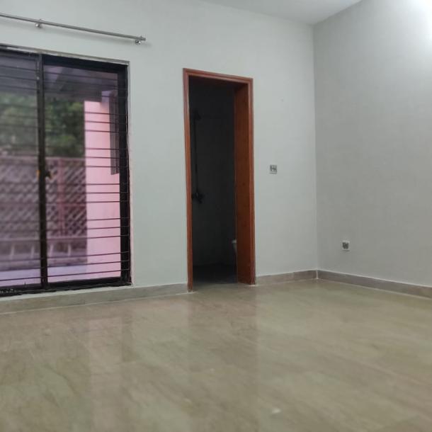 DHA Phase 3 Reasonable Price 10 Marla Full House For Rent-11