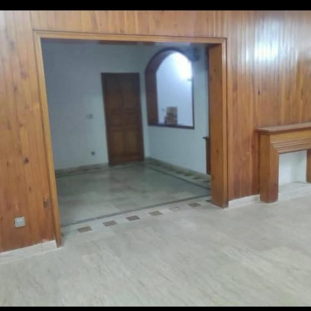 DHA Phase 3 Reasonable Price 10 Marla Full House For Rent-12