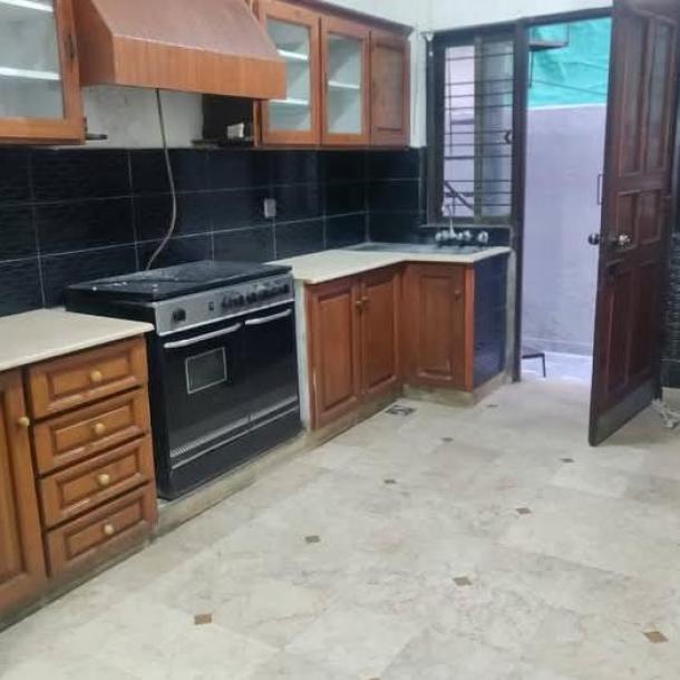 DHA Phase 3 Reasonable Price 10 Marla Full House For Rent-13