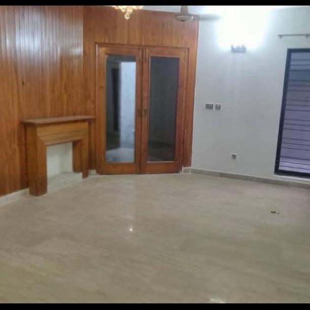 DHA Phase 3 Reasonable Price 10 Marla Full House For Rent-14