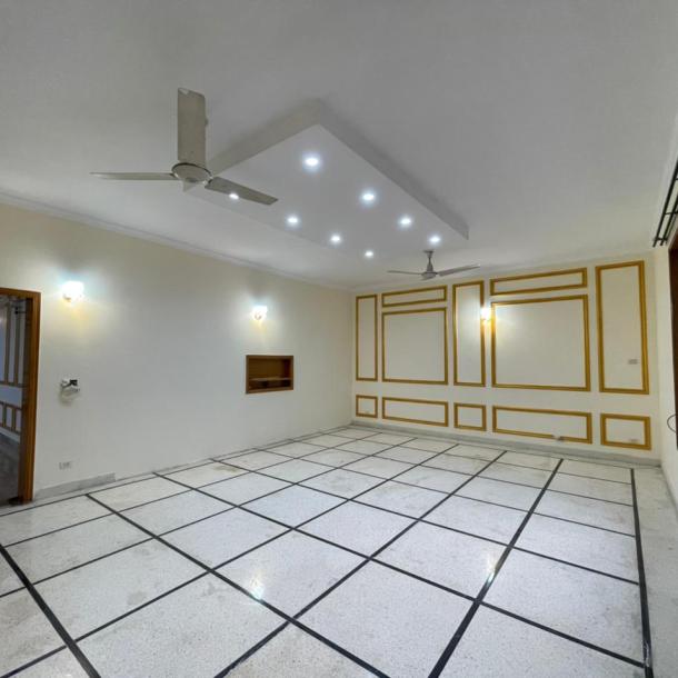 DHA Phase 3 Affordable 1 Kanal Full House For Rent-10