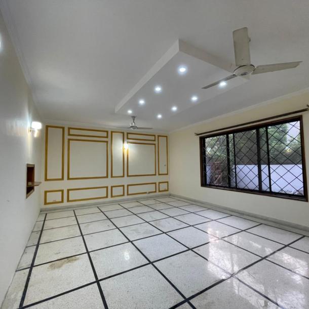 DHA Phase 3 Affordable 1 Kanal Full House For Rent-11