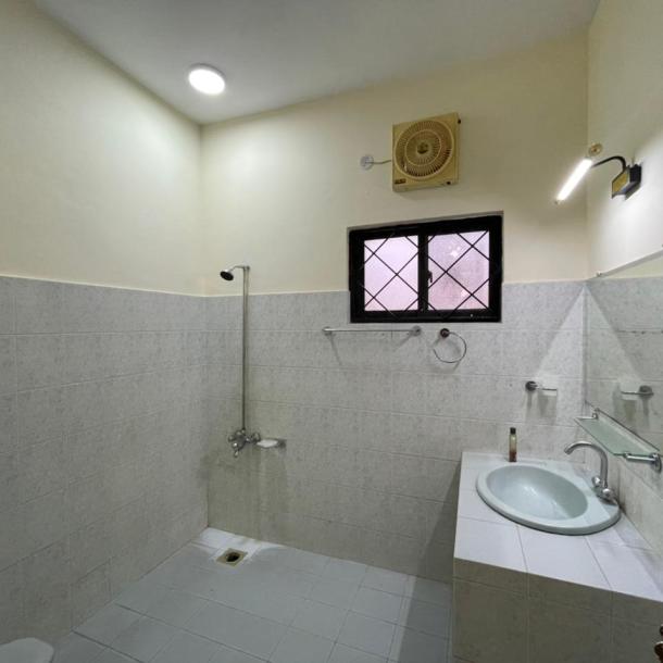 DHA Phase 3 Affordable 1 Kanal Full House For Rent-12