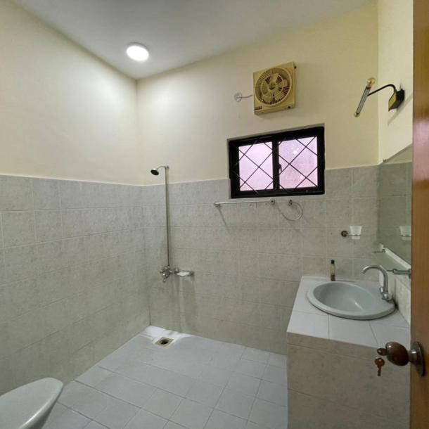 DHA Phase 3 Affordable 1 Kanal Full House For Rent-16