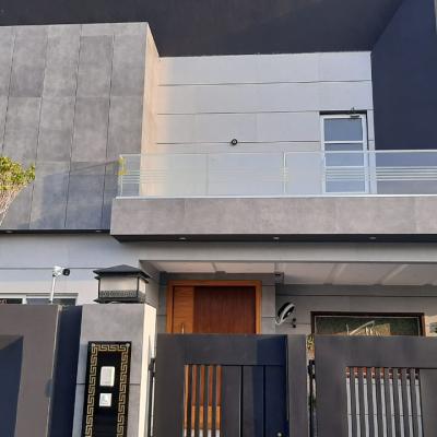 DHA Phase 7 Excellent Location 23 Marla Upper Portion Separate Gate For Rent