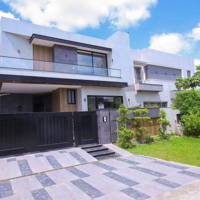 10 Marla Near to Commercial Modern Design Luxury Living House for Sale