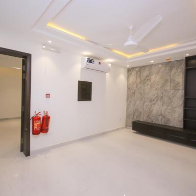 10 Marla Near to Commercial Modern Design Luxury Living House for Sale
