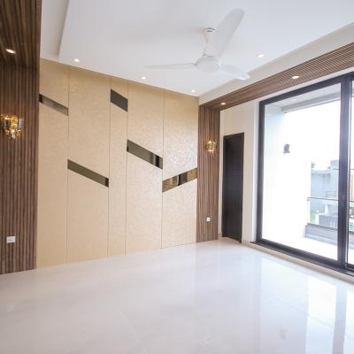 10 Marla Near to Commercial Modern Design Luxury Living House for Sale