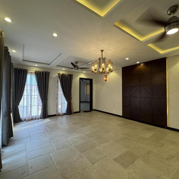 2 Kanal Superb Bungalow in Phase 8 Ex Park View DHA Lahore-12