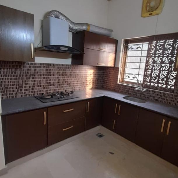 Well Maintained Reasonable Price 3 Bedrooms Apartment Available For Sale In Askari 11-5