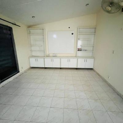 Well Maintained 10 Marla Apartment Available For Rent In Askari 10