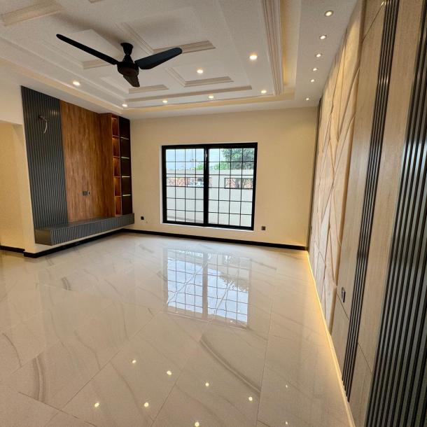 Facing Lake 4 Bedroom Apartment Available For Rent In Askari 11-6