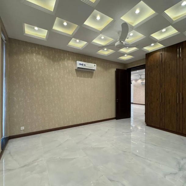 Ideal Location 1 Kanal Upper Portion Available For Rent In DHA Lahore-2