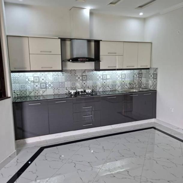 Affordable Price 10 Marla House For Sale In Bahria Town Lahore-4