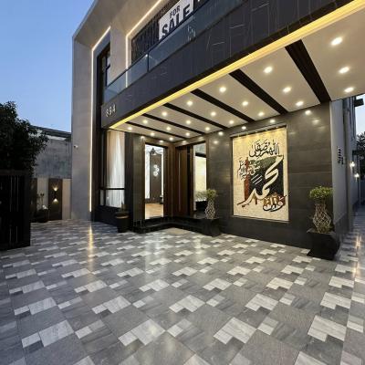 Luxurious 10 Marla House Available For Sale In Bahria Town Lahore