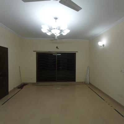 Luxury 10 Marla Apartment Available For Rent In Askari 11
