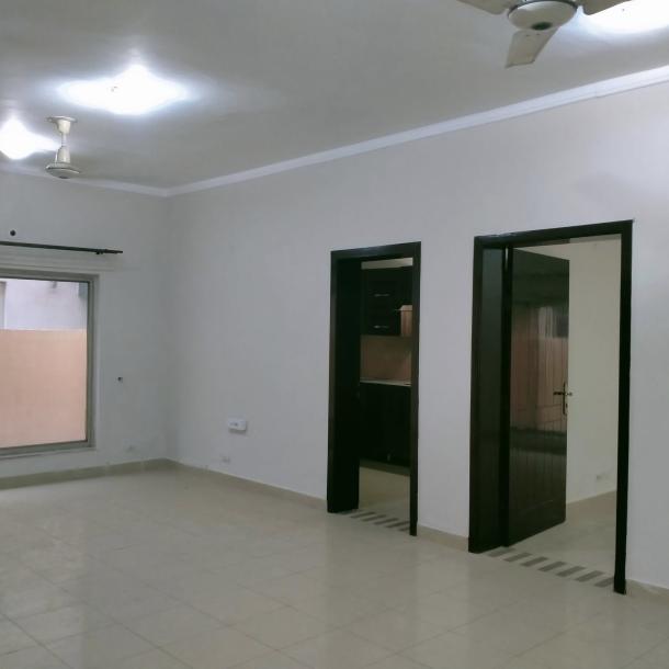 Urgent 4 Bedrooms Flat Is Available For Sale In Askari 10-3