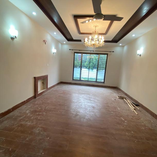 DHA Phase 1 Affordable 1 Kanal Lower Portion Available For Rent-9