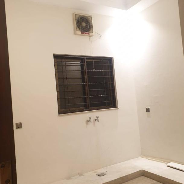 Elegant 1 Kanal Fully Maintained Super Hot Location Bungalow Available For Rent-2