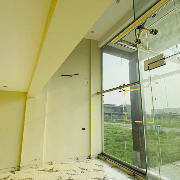 DHA Phase 7 Best Location 4 Marla Commercial Brand New 1 Floor Available For Rent-6