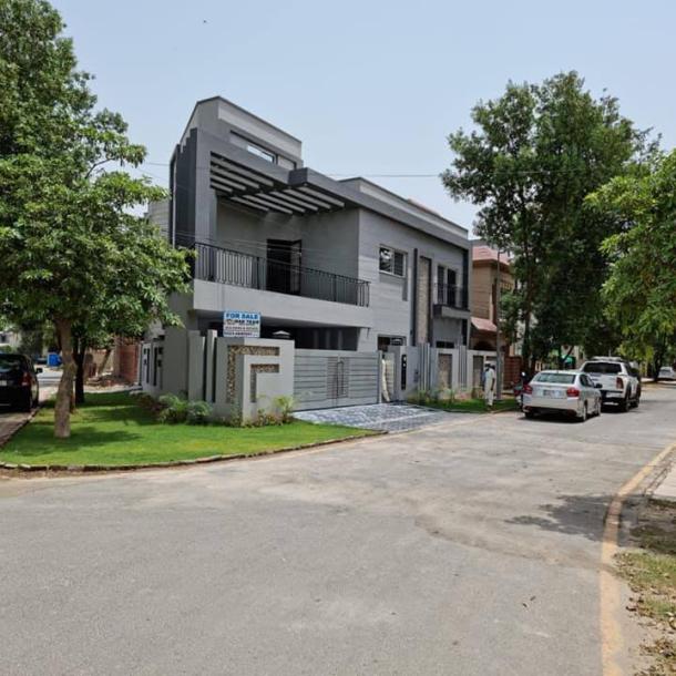 Affordable Price 10 Marla House For Sale In Bahria Town Lahore-1