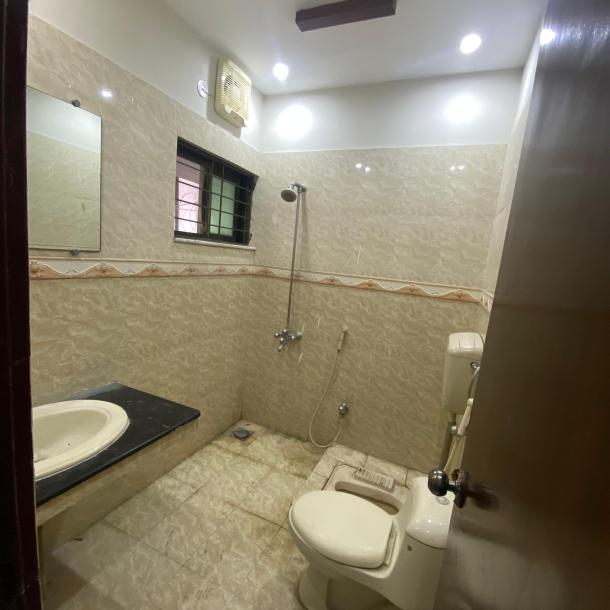 DHA Phase 1 Affordable 1 Kanal Lower Portion Available For Rent-10
