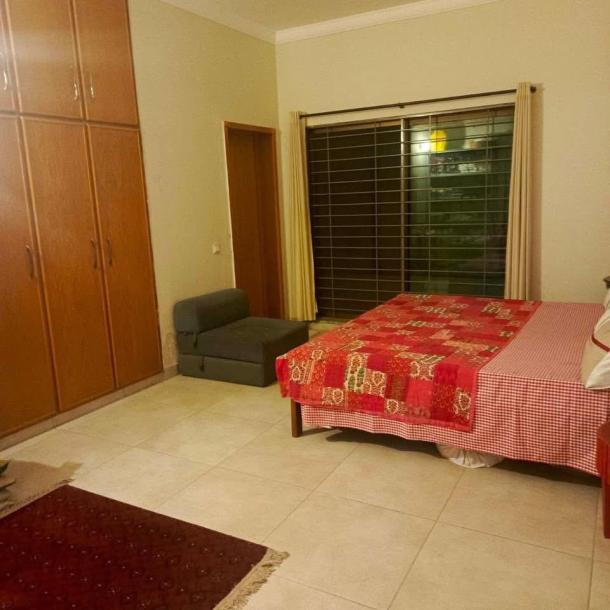 Affordable Price 10 Marla Fully Furnished Lower Portion Available For Rent-4