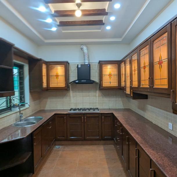 Ideal Location 1 Kanal Upper Portion Available For Rent In DHA Lahore-4