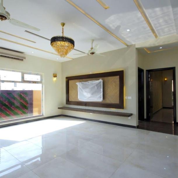 Classical Design 1 Kanal House Availabel For Sale In DHA Lahore Phase 6-7