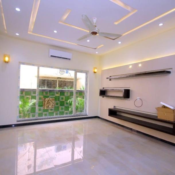 Classical Design 1 Kanal House Availabel For Sale In DHA Lahore Phase 6-8