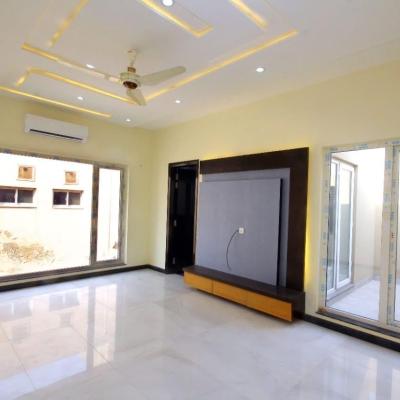 Classical Design 1 Kanal House Availabel For Sale In DHA Lahore Phase 6
