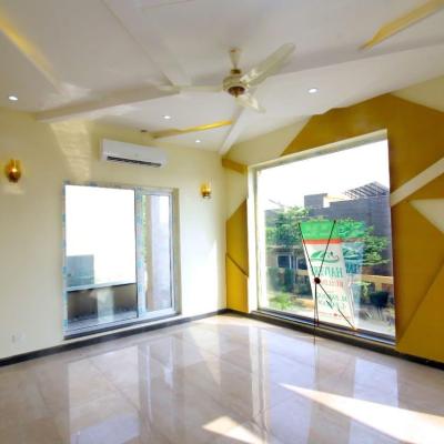 Classical Design 1 Kanal House Availabel For Sale In DHA Lahore Phase 6