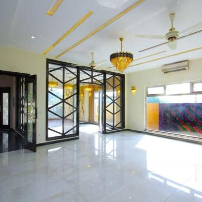 Classical Design 1 Kanal House Availabel For Sale In DHA Lahore Phase 6