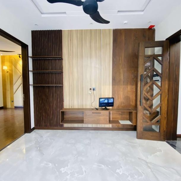 Beautiful Luxurious 10 Marla House Available For Sale In DHA Lahore Phase 7-6