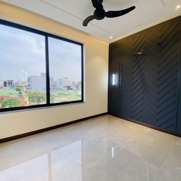 Beautiful Luxurious 10 Marla House Available For Sale In DHA Lahore Phase 7-3