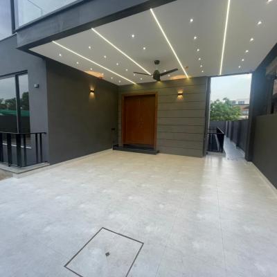 Luxurious 10 Marla House Availbale For Sale In DHA Lahore Phase 7-14