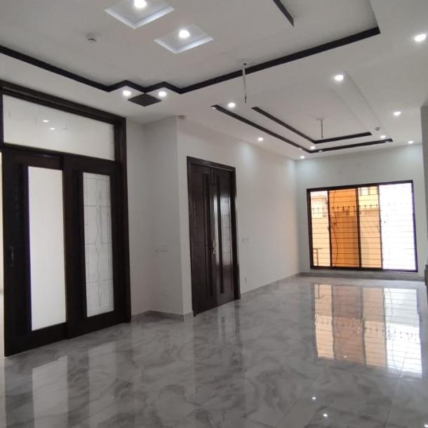 Beautifully Design 10 Marla House For Sale in DHA Phase 7 Lahore Pakistan-17