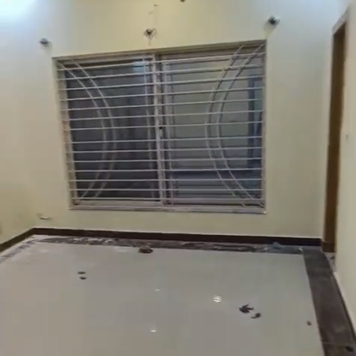 Slightly Used 10 Marla Apartment Available For Rent In Askari 10