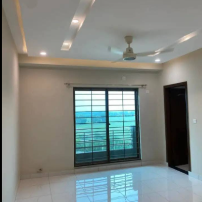 Prime Location 3 Bedroom Apartment Available For Sale In Askari 10