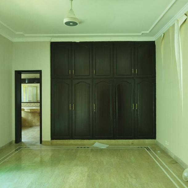 Beautiful Location Best 1 Kanal Upper Portion For Rent In DHA Lahore-2