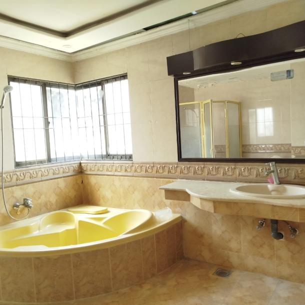 Beautiful Location Best 1 Kanal Upper Portion For Rent In DHA Lahore-4