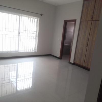 Facing Park 12 Marla New Apartment Available For Sale In Askari 10