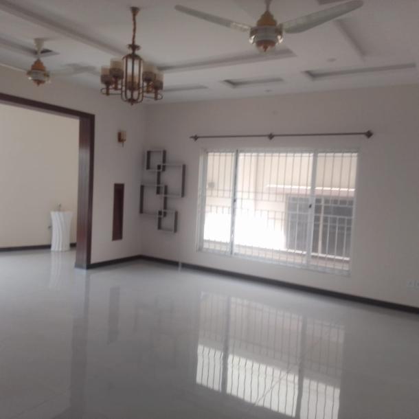 Ideal Location 10 Marla Apartment Available For Rent In Askari 11 Sector B-1