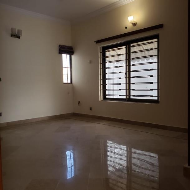 Facing Park Beautiful 4 Bedroom Apartment Available For Rent In Askari 11 Block D-2