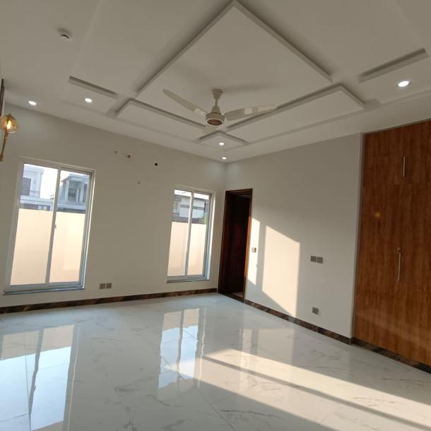 Beautiful 12 Marla Apartment Available For Sale In Askari 11-4
